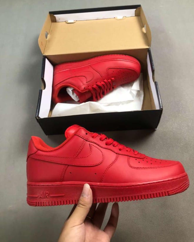 NIKE AIR FORCE 1